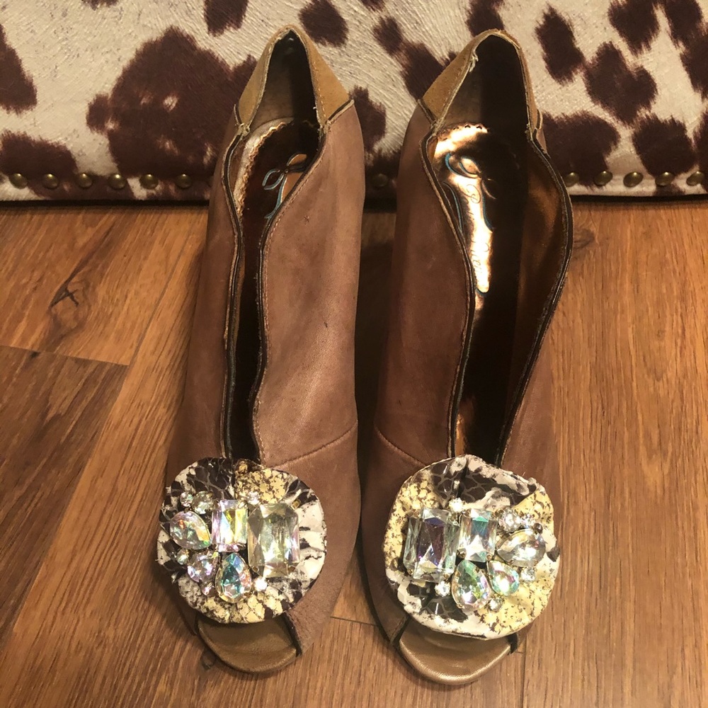 Anthropologie Poetic License Red Alert heels - Picture 2 of 7
